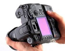 安装竖拍手柄示意图 安装竖拍手柄示意图